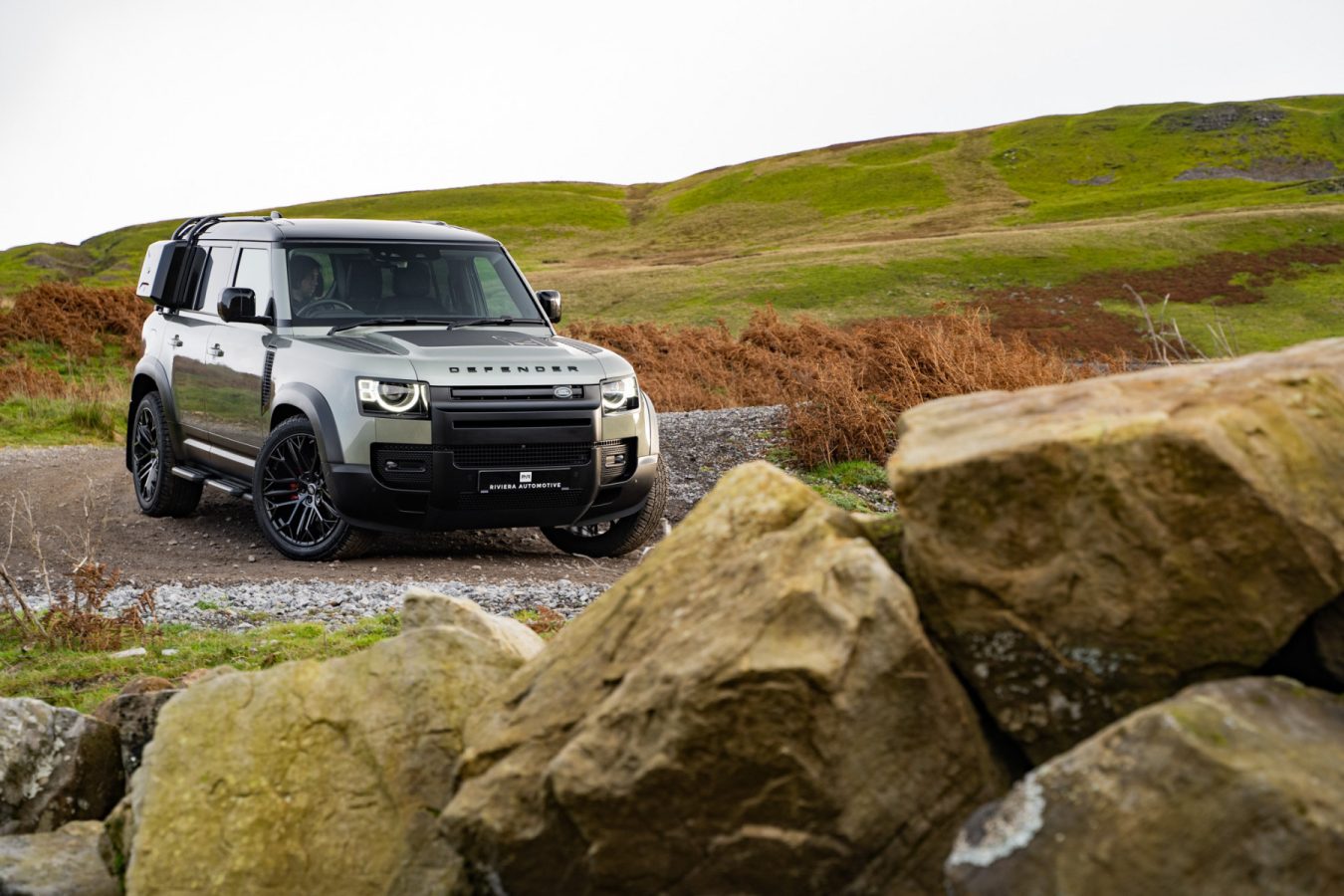 Land-Rover-Defender-Riviera-RV198