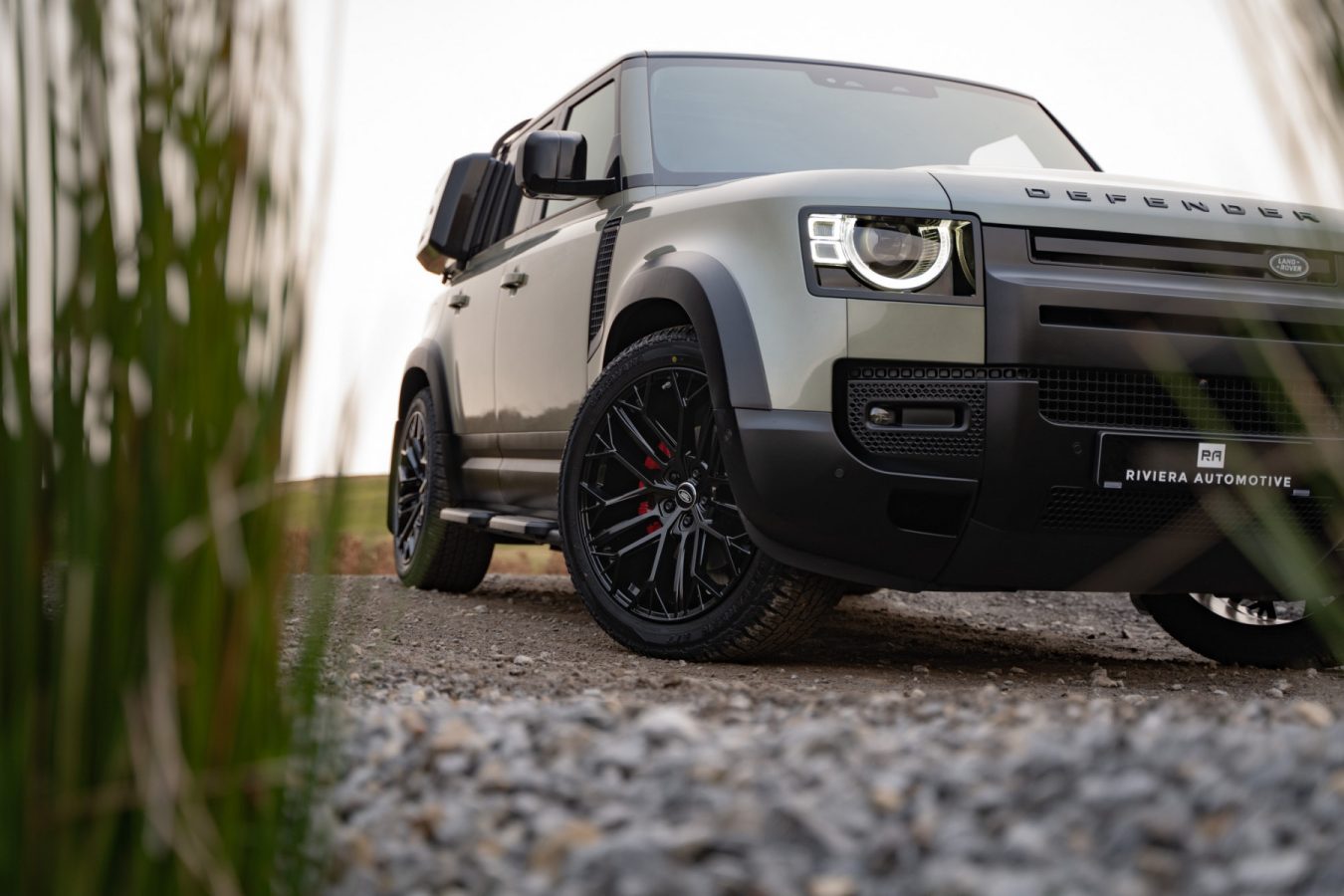 Land-Rover-Defender-Riviera-RV198