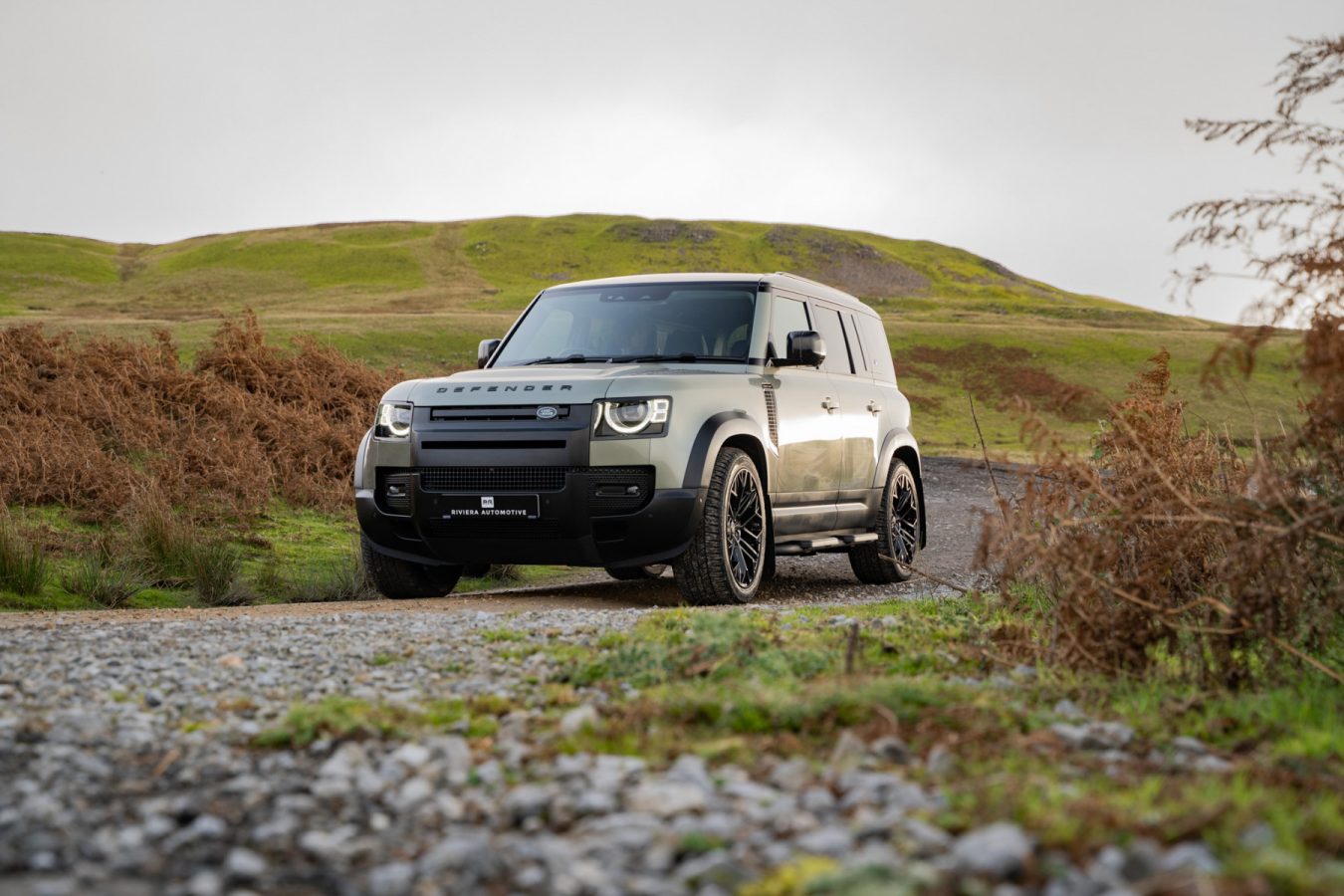 Land-Rover-Defender-Riviera-RV198