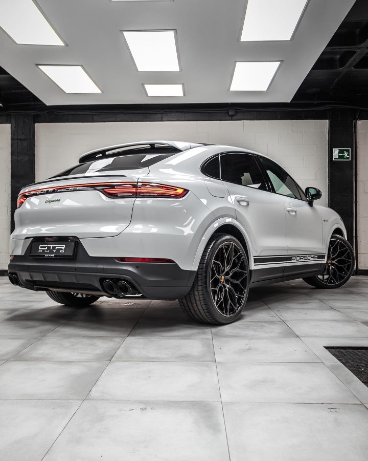 Porsche Cayenne Coupe E-Hybrid Riviera RF108