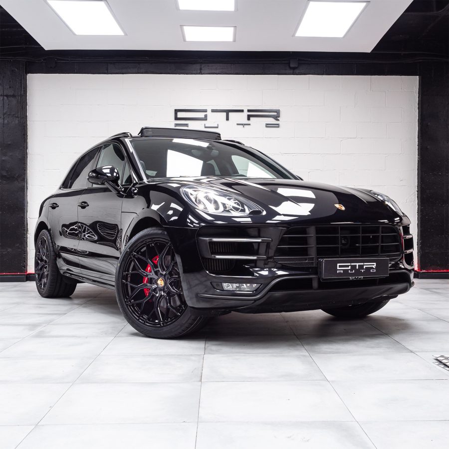 Porsche Macan Turbo Riviera RF108 Gloss Black