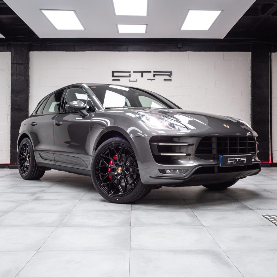 Porsche Macan Turbo Riviera RF108 Gloss Black