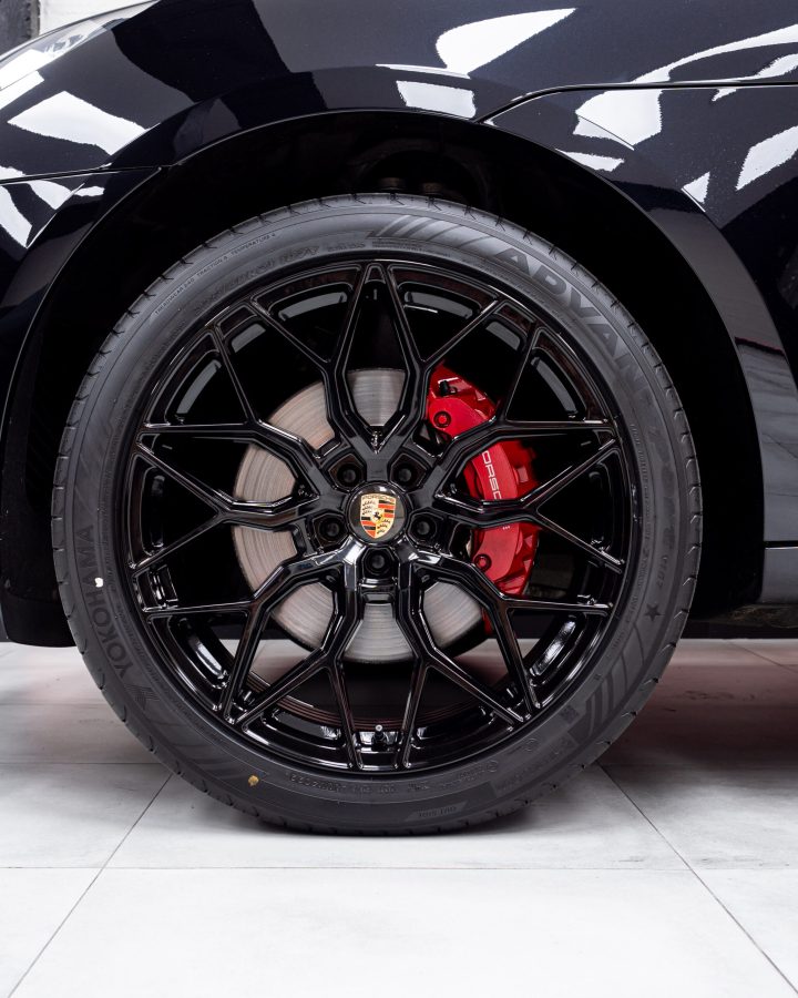 Porsche Macan Turbo Riviera RF108 Gloss Black