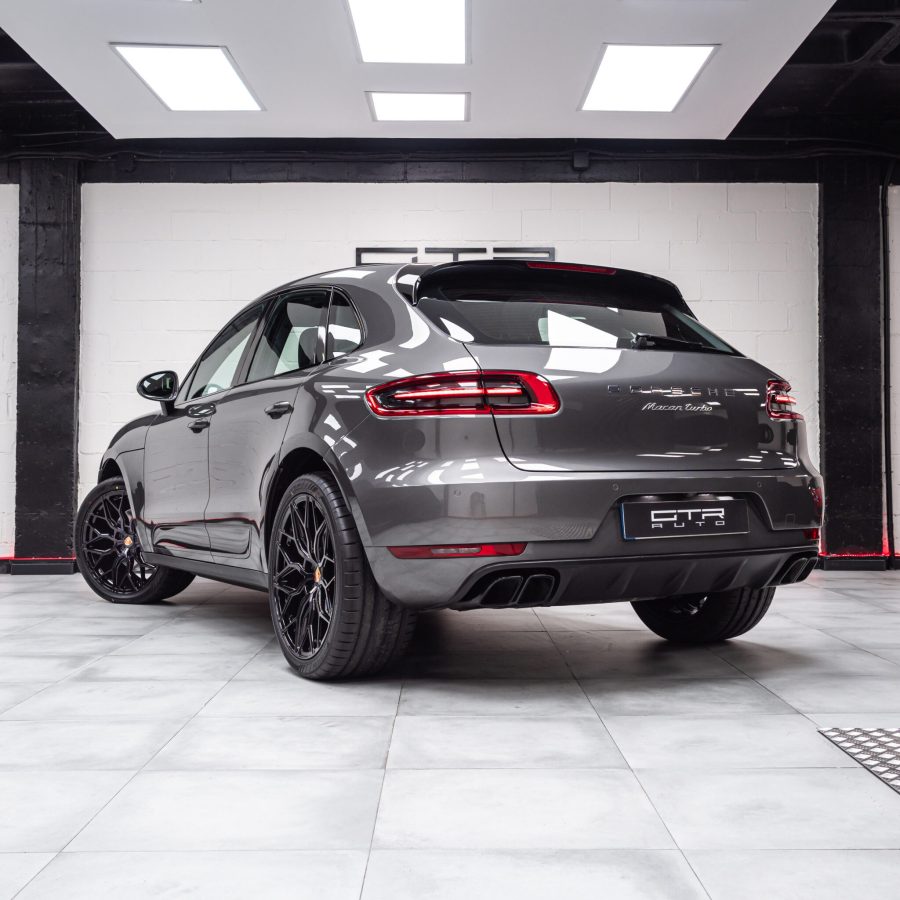 Porsche Macan Turbo Riviera RF108 Gloss Black