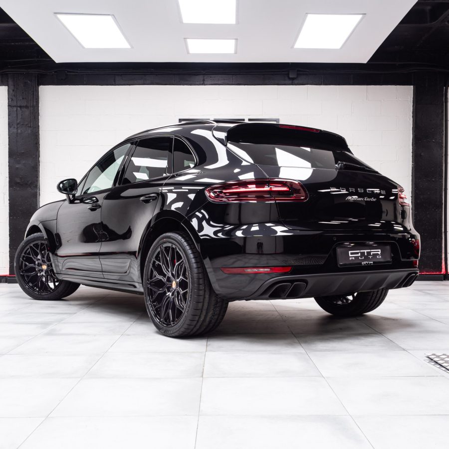 Porsche Macan Turbo Riviera RF108 Gloss Black