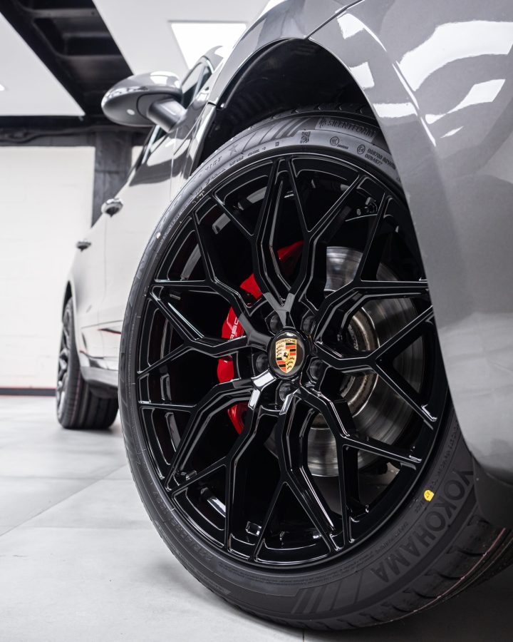 Porsche Macan Turbo Riviera RF108 Gloss Black