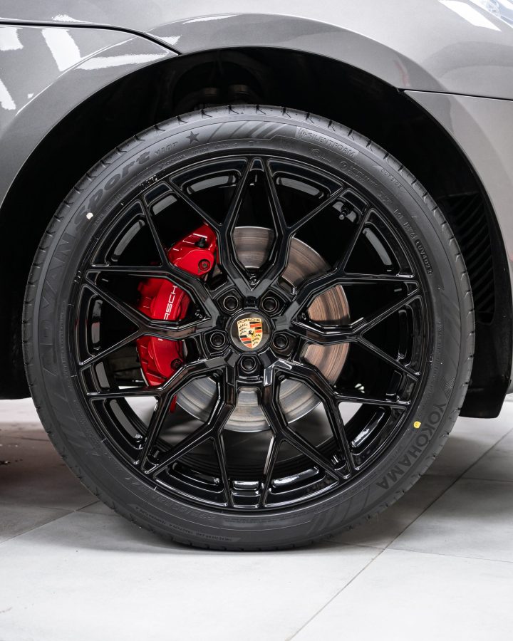 Porsche Macan Turbo Riviera RF108 Gloss Black