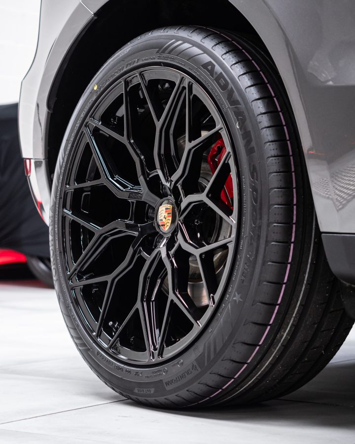 Porsche Macan Turbo Riviera RF108 Gloss Black