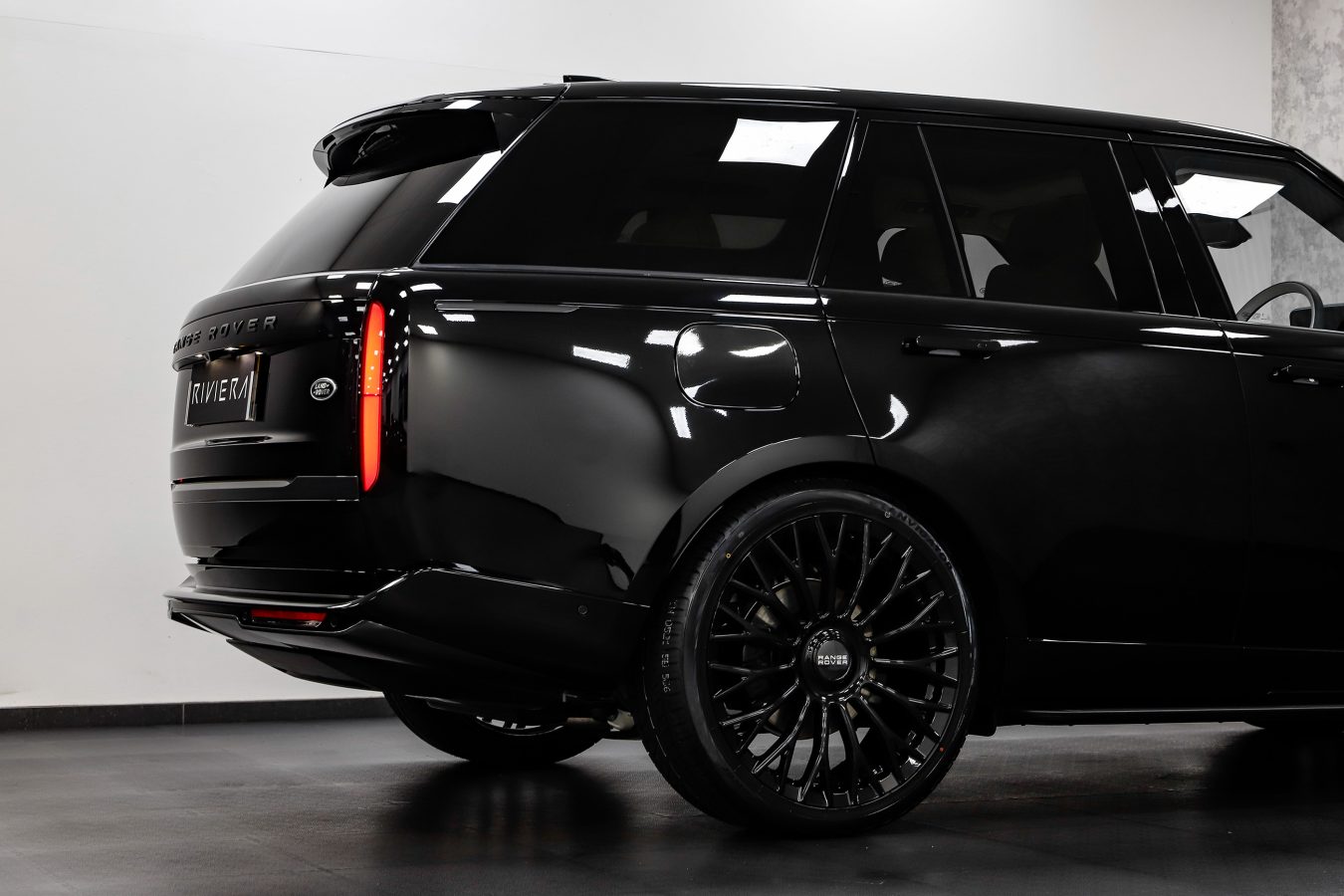Range Rover Vogue L461 Riviera FG4 Gloss Black