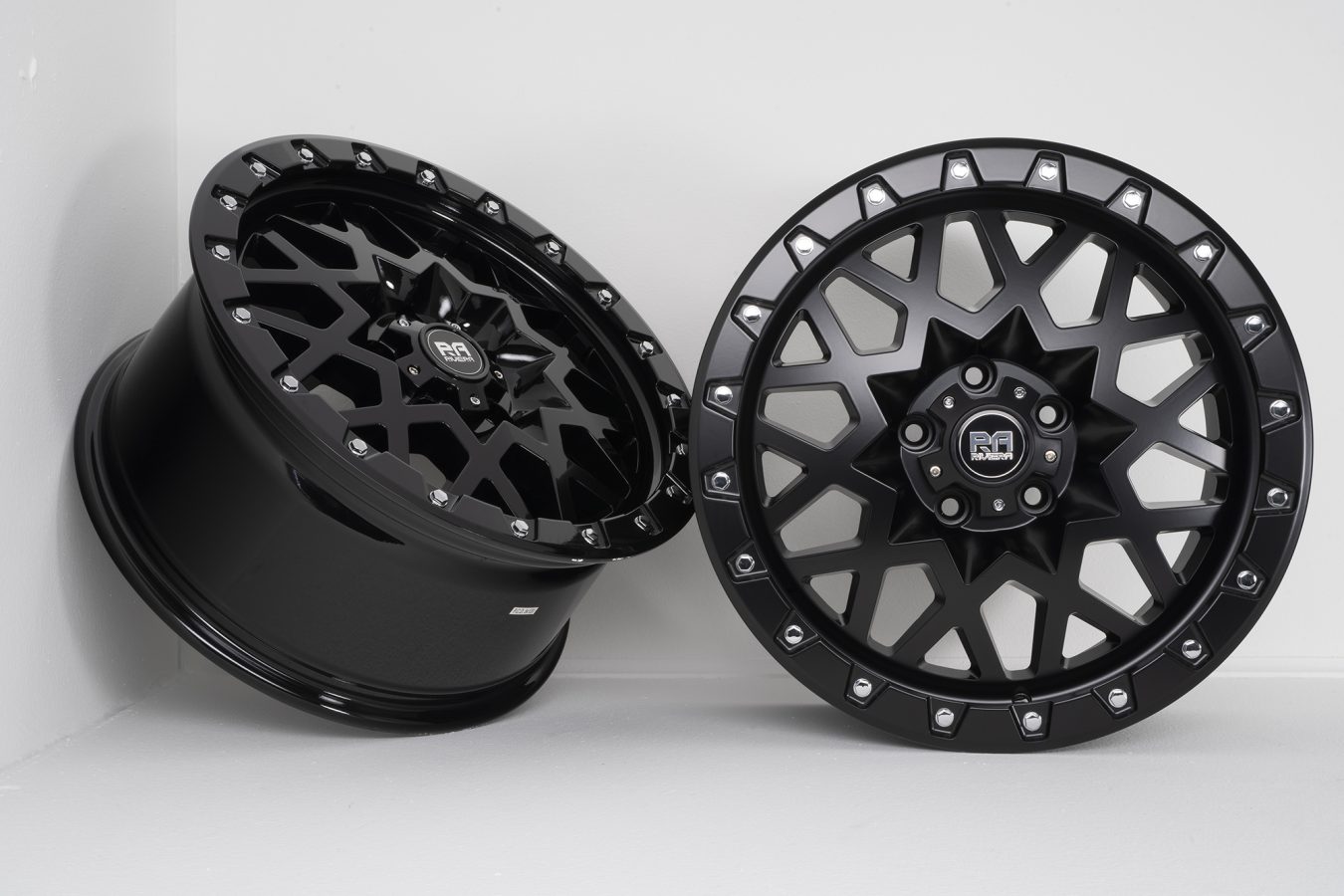 Riviera RXS1 Gloss Black