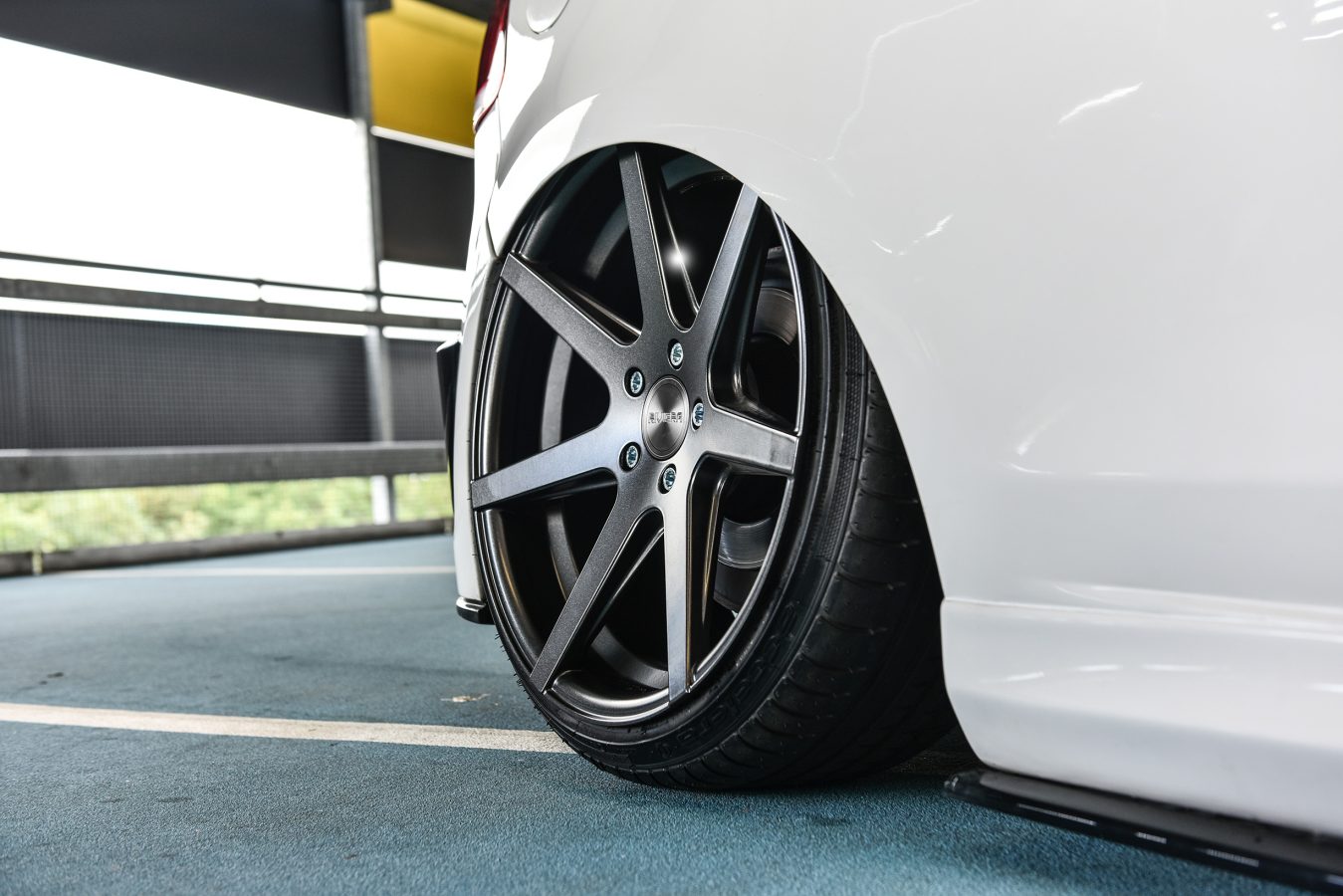 Slammed Volkswagen Golf GTI R400 Riviera RV177 MGM