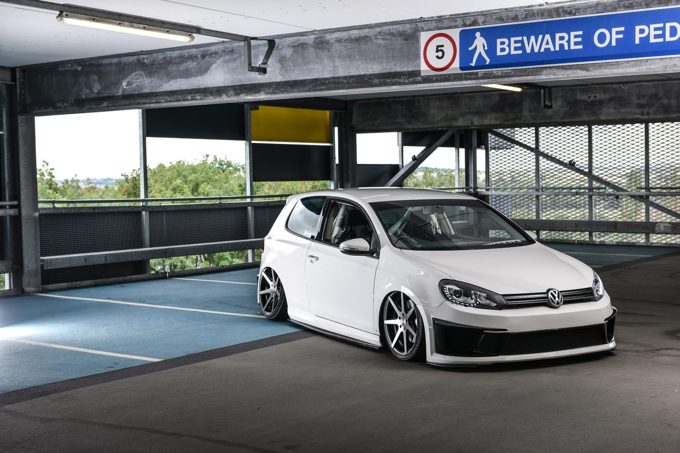 Slammed Volkswagen Golf GTI R400 Riviera RV177 MGM