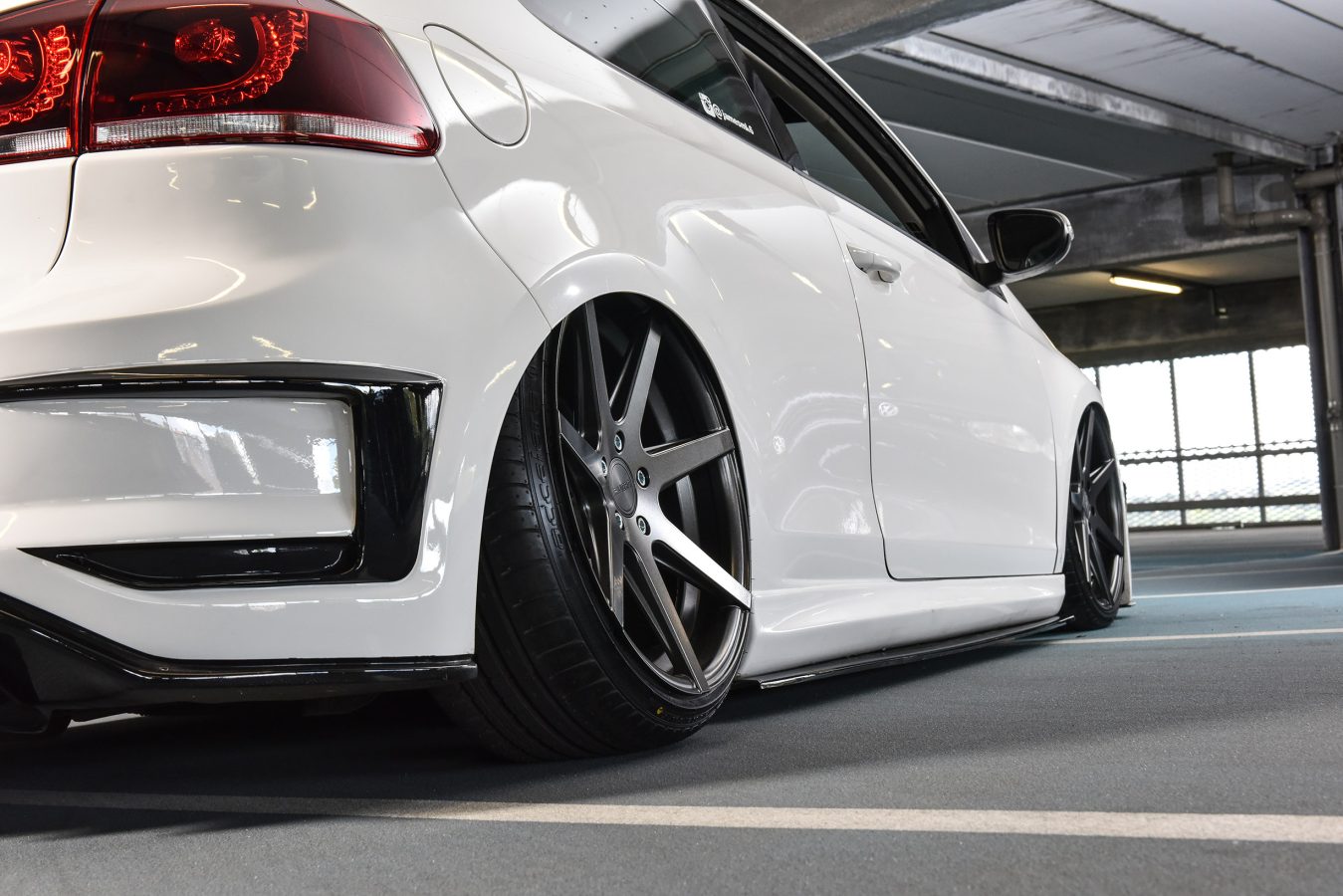 Slammed Volkswagen Golf GTI R400 Riviera RV177 MGM