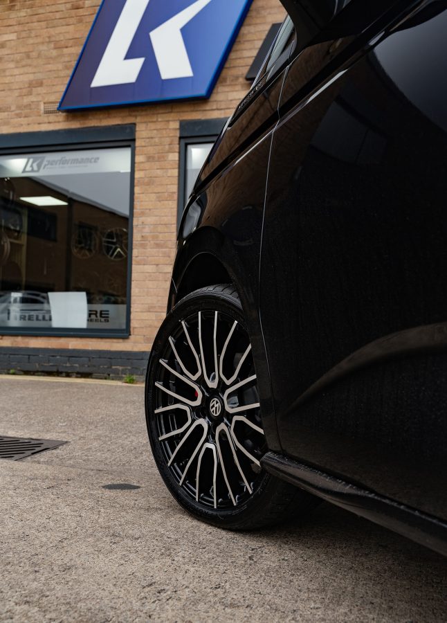 Volkswagen Multivan Riviera RTZ Black Polished