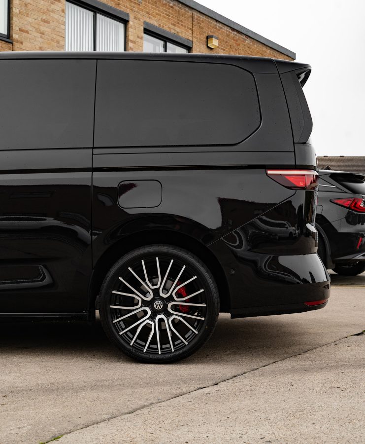 Volkswagen Multivan Riviera RTZ Black Polished