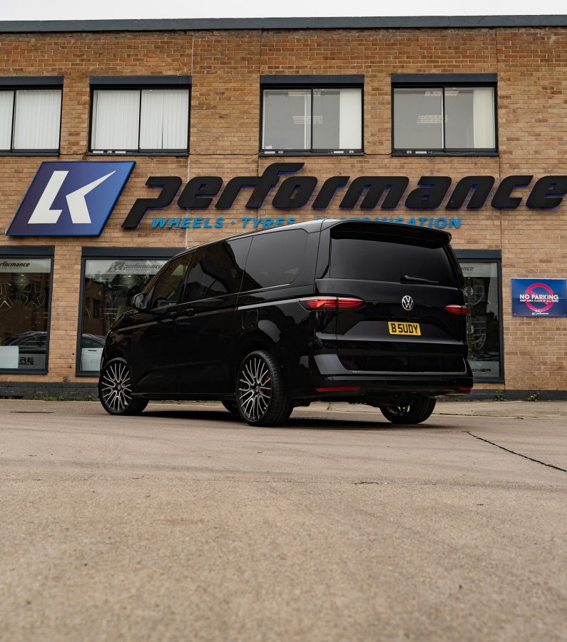 Volkswagen Multivan Riviera RTZ Black Polished