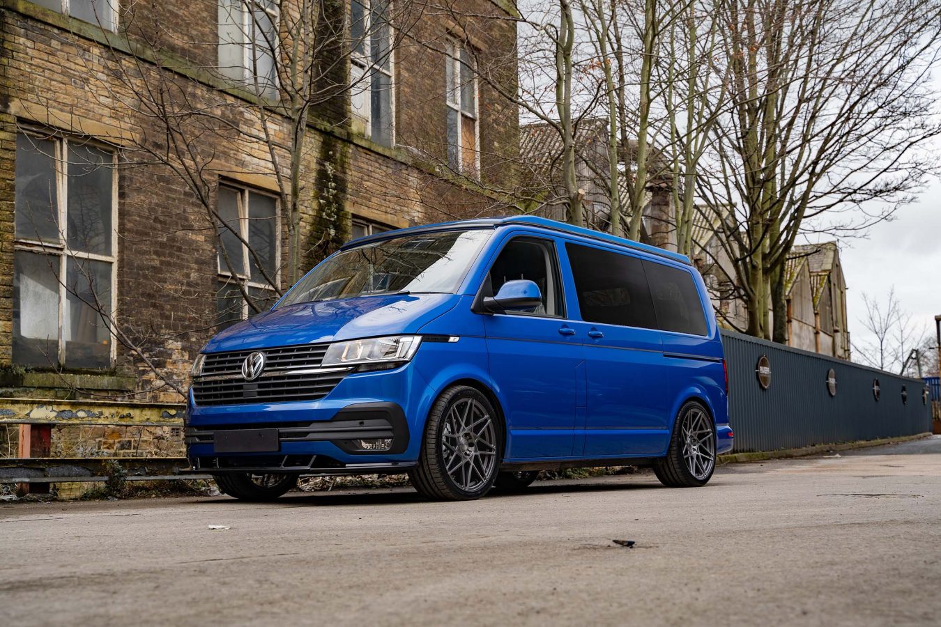 Volkswagen Transporter T6.1 Riviera RF2 Carbon Grigio