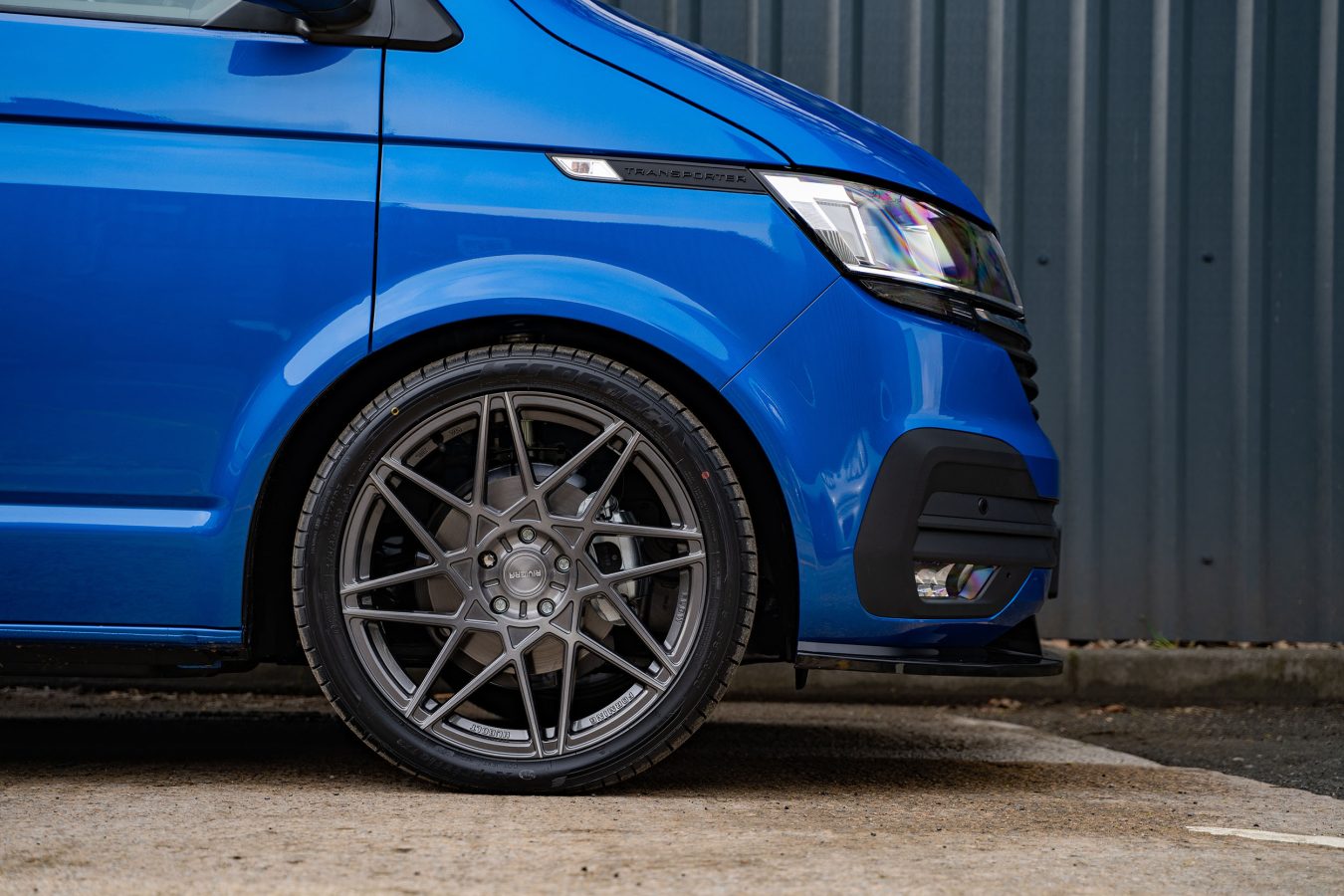 Volkswagen Transporter T6.1 Riviera RF2 Carbon Grigio