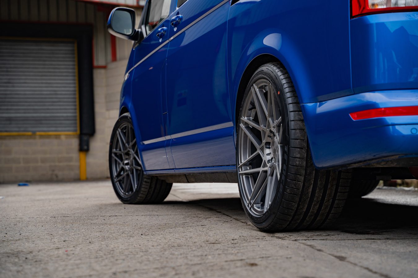 Volkswagen Transporter T6.1 Riviera RF2 Carbon Grigio