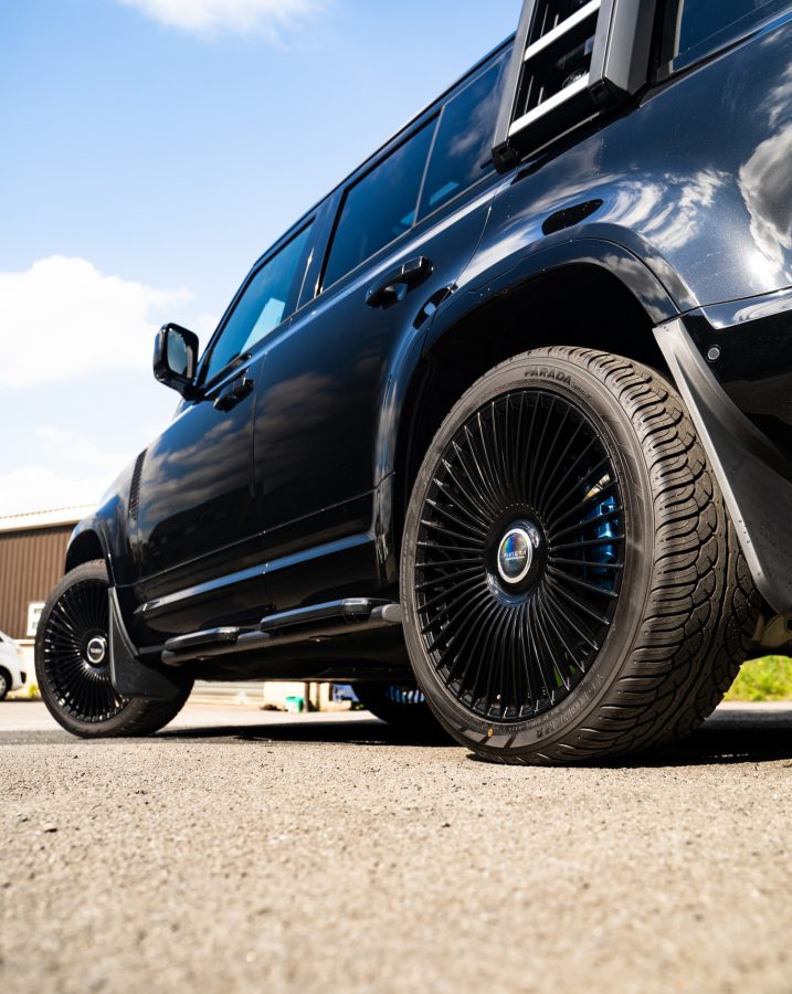 Land Rover Defender 110 Riviera FG3 GB