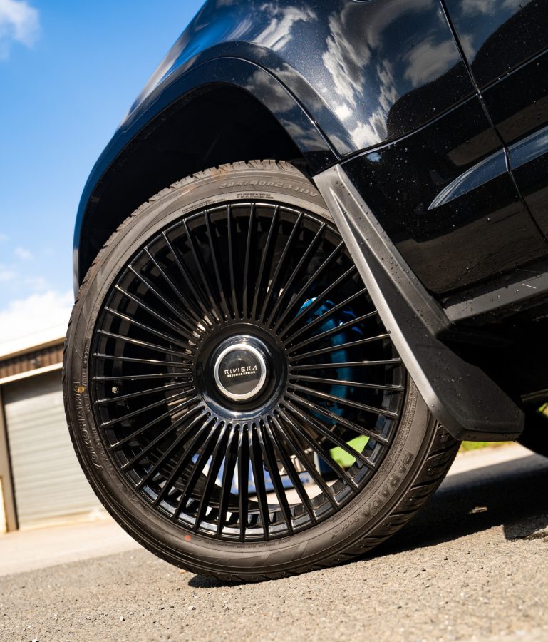 Land Rover Defender 110 Riviera FG3 GB