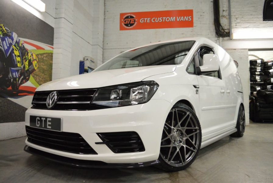 Volkswagen Caddy Riviera RF2 Carbon Grigio