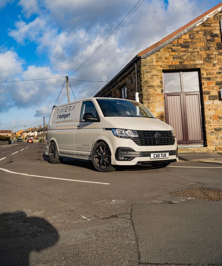 Volkswagen Transporter T6_1 Tux Van Riviera RF1 Matt Black Gloss Black Lip
