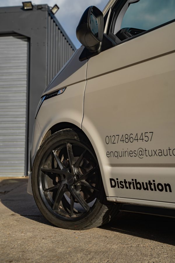 Volkswagen Transporter T6_1 Tux Van Riviera RF1 Matt Black Gloss Black Lip