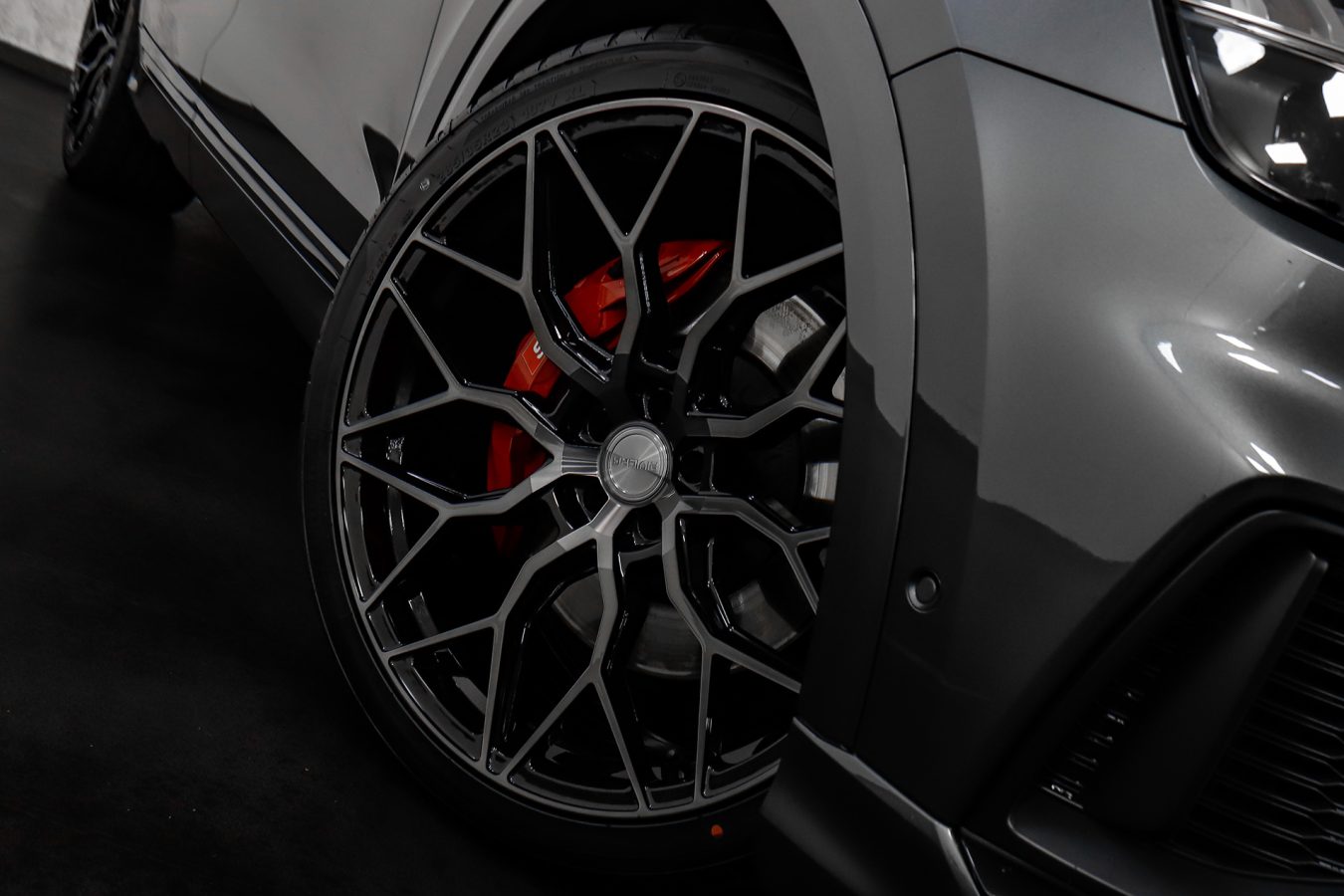 Audi SQ8 Riviera RF108 Black Polished Dark Tint