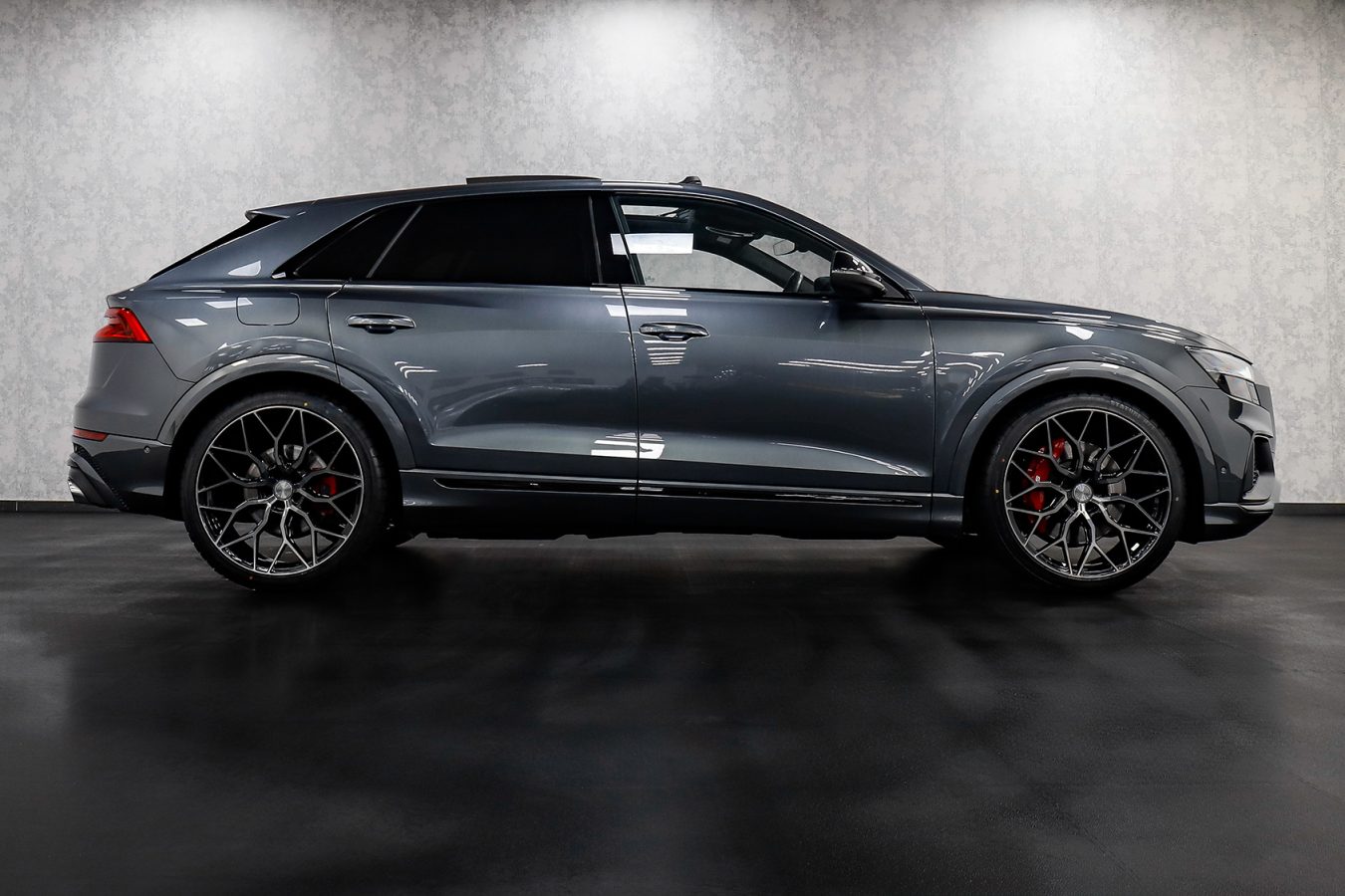 Audi SQ8 Riviera RF108 Black Polished Dark Tint