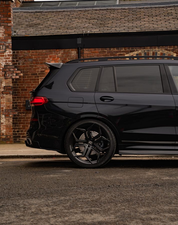 BMW X7 G07 Riviera RF7 Gloss Black
