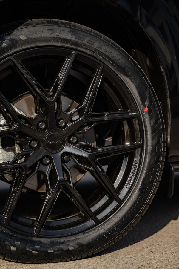 Ford Transit 2024 Riviera RF16 Gloss Black 6x120