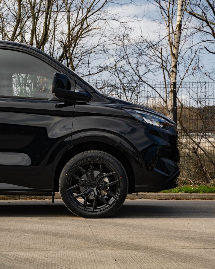 Ford Transit 2024 Riviera RF16 Gloss Black 6x120