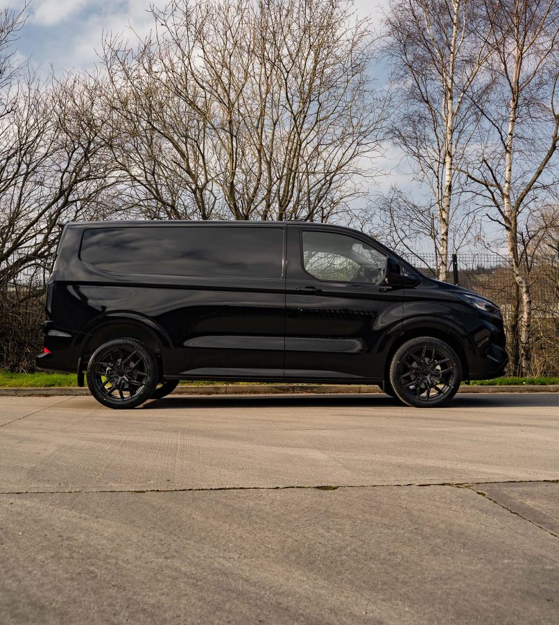 Ford Transit 2024 Riviera RF16 Gloss Black 6x120