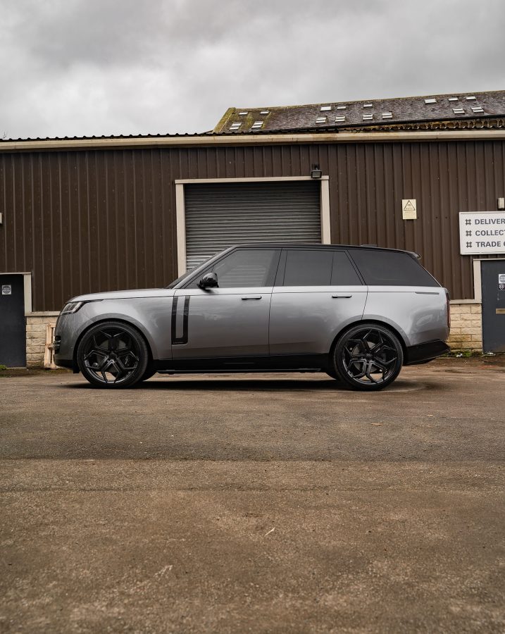 Range Rover Vogue L460 Riviera RF7 Gloss Black