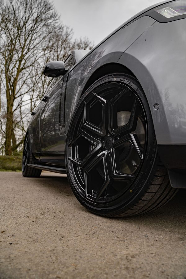 Range Rover Vogue L460 Riviera RF7 Gloss Black