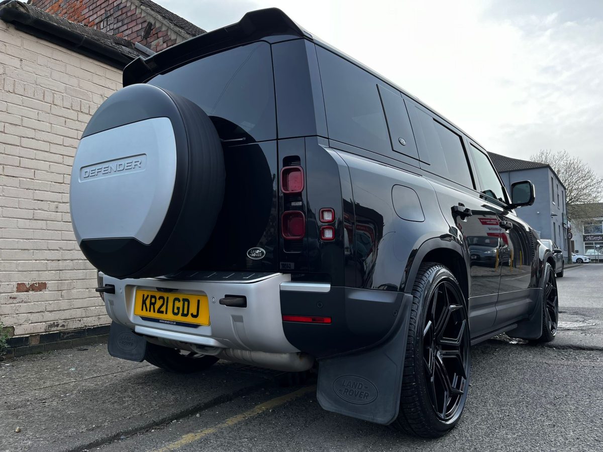 Land Rover Defender 110 Riviera RF7 GB