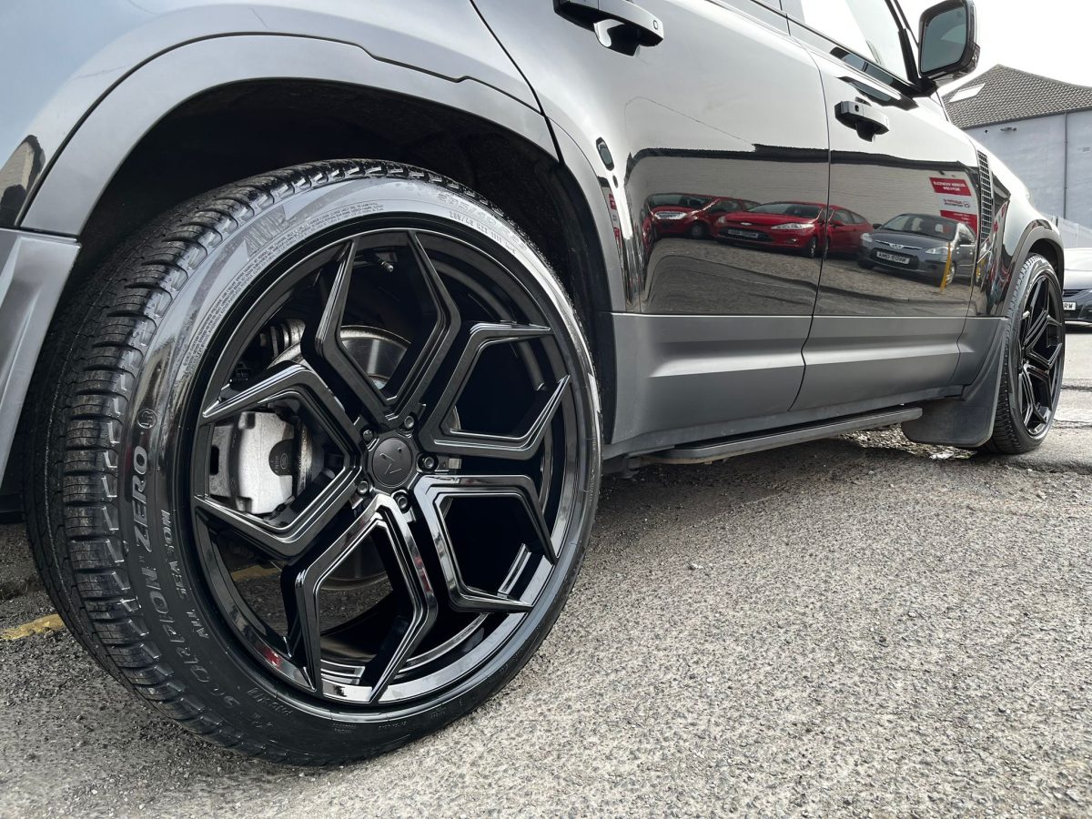 Land Rover Defender 110 Riviera RF7 GB