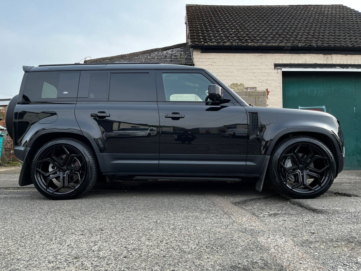 Land Rover Defender 110 Riviera RF7 GB