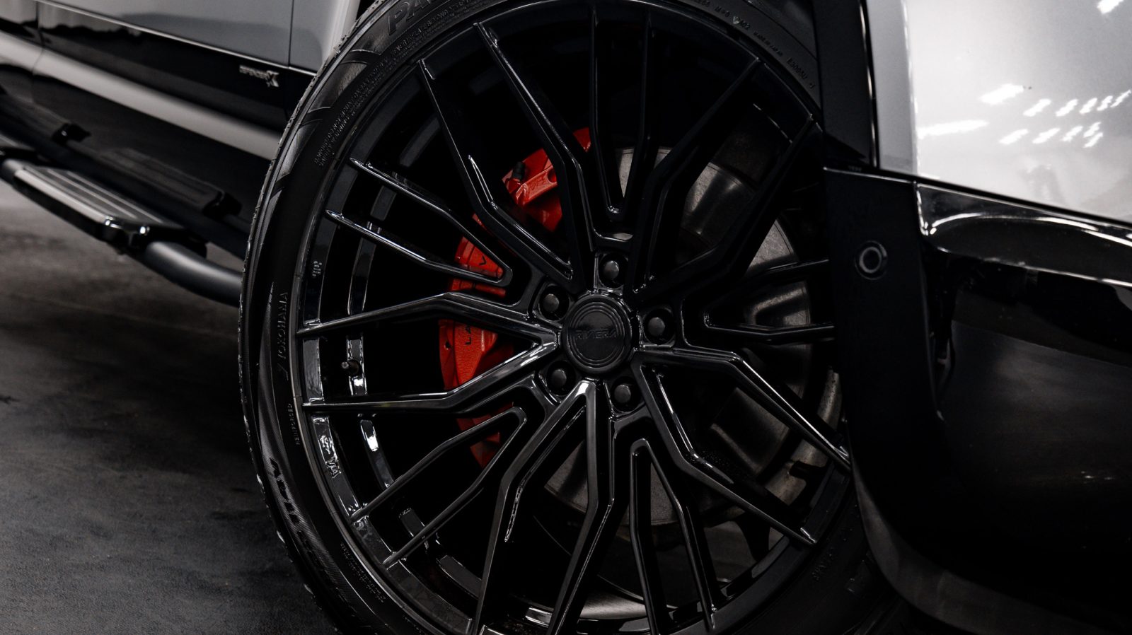 Land Rover Defender 110 Riviera RF9 22x10_5 Gloss Black