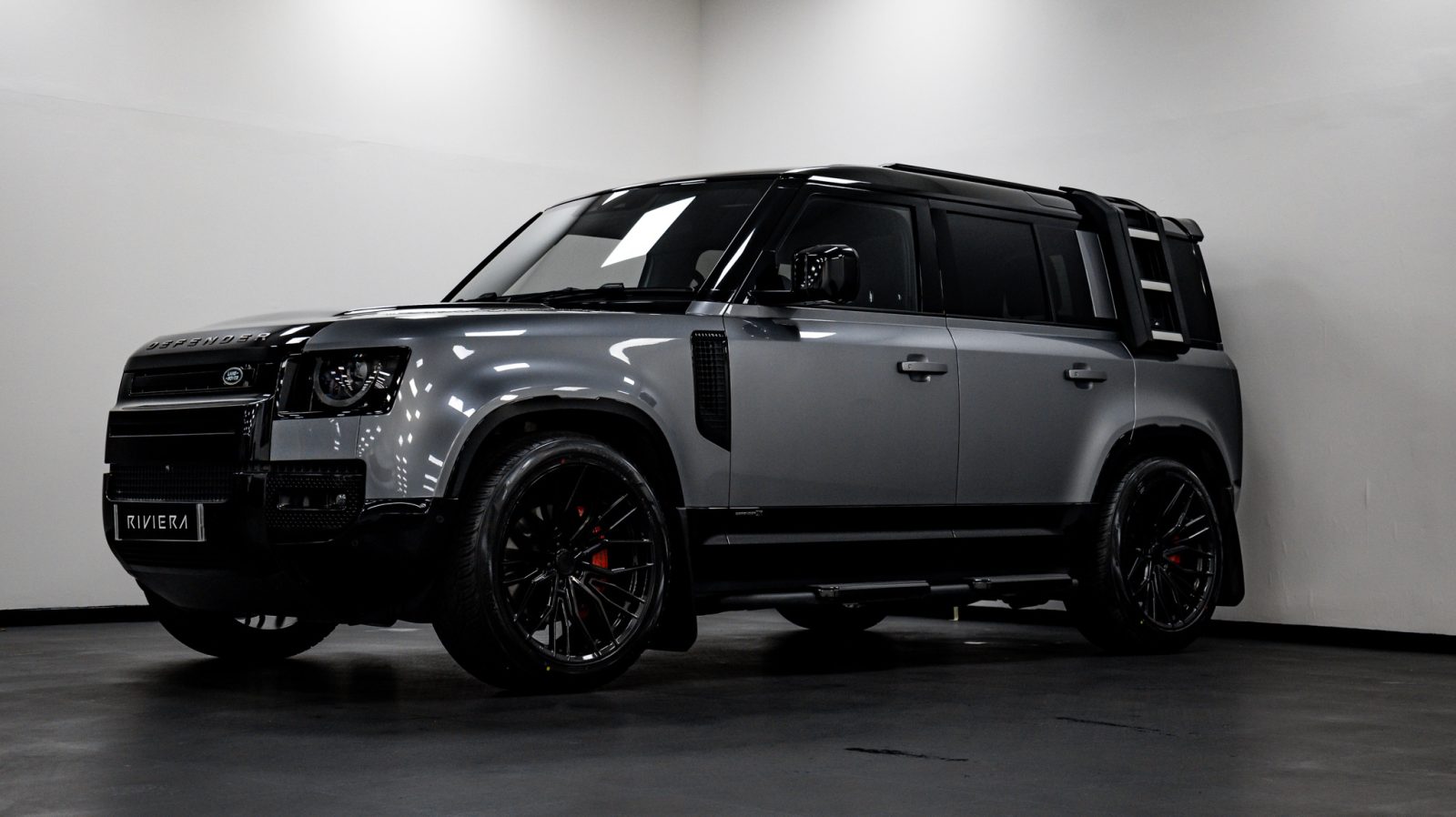 Land Rover Defender 110 Riviera RF9 22x10_5 Gloss Black