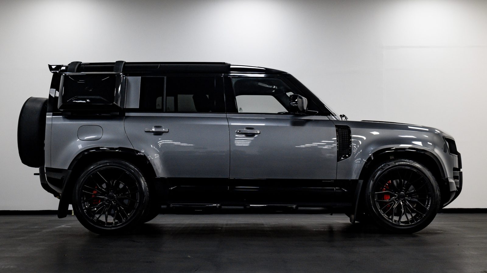 Land Rover Defender 110 Riviera RF9 22x10_5 Gloss Black