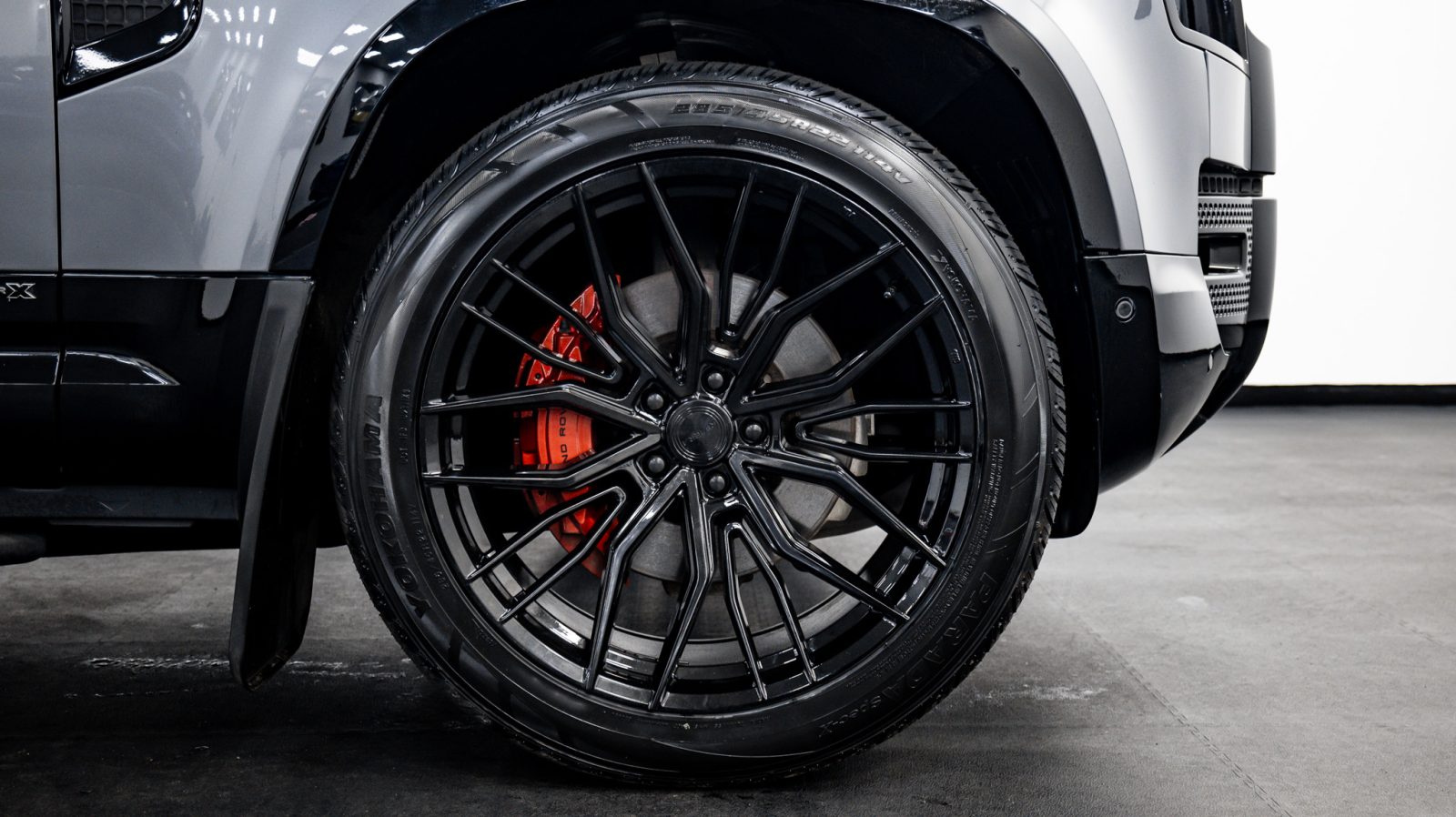 Land Rover Defender 110 Riviera RF9 22x10_5 Gloss Black