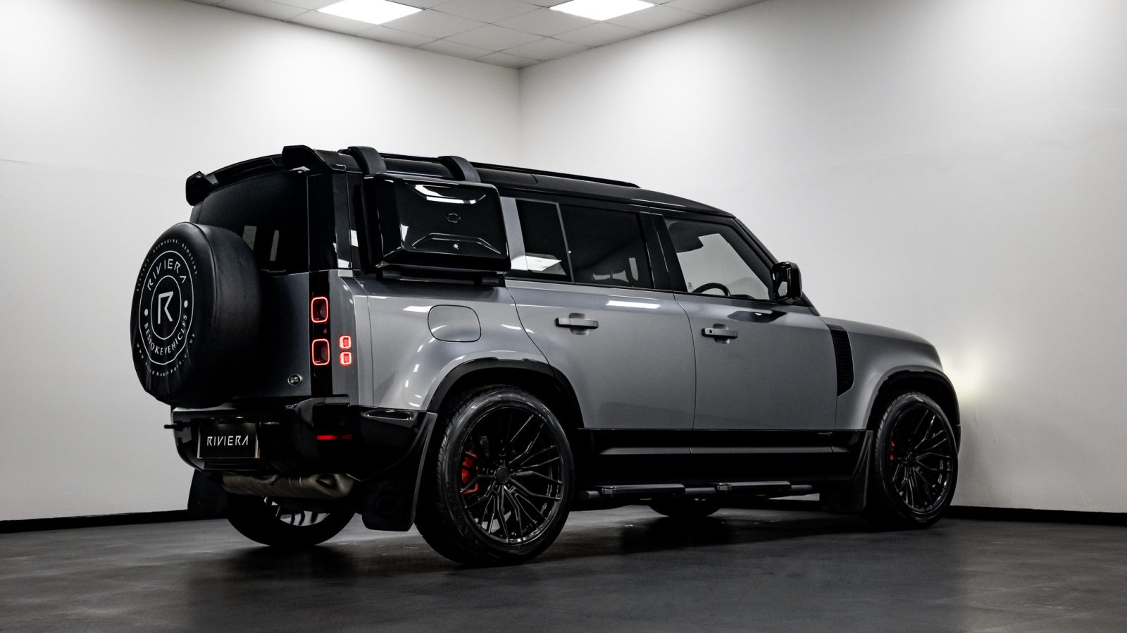 Land Rover Defender 110 Riviera RF9 22x10_5 Gloss Black