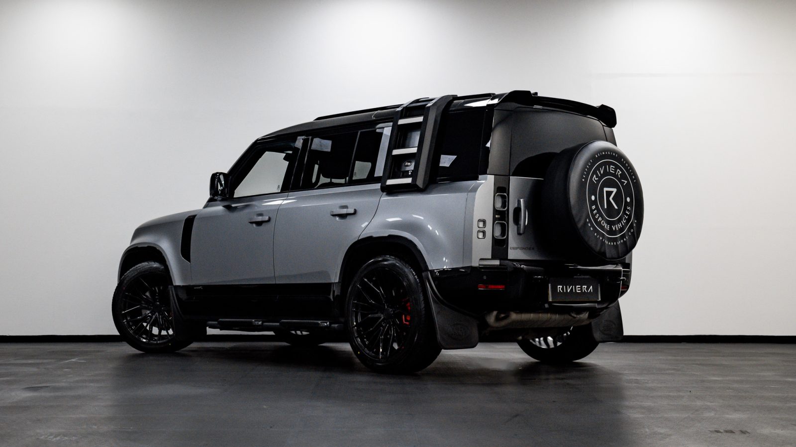 Land Rover Defender 110 Riviera RF9 22x10_5 Gloss Black