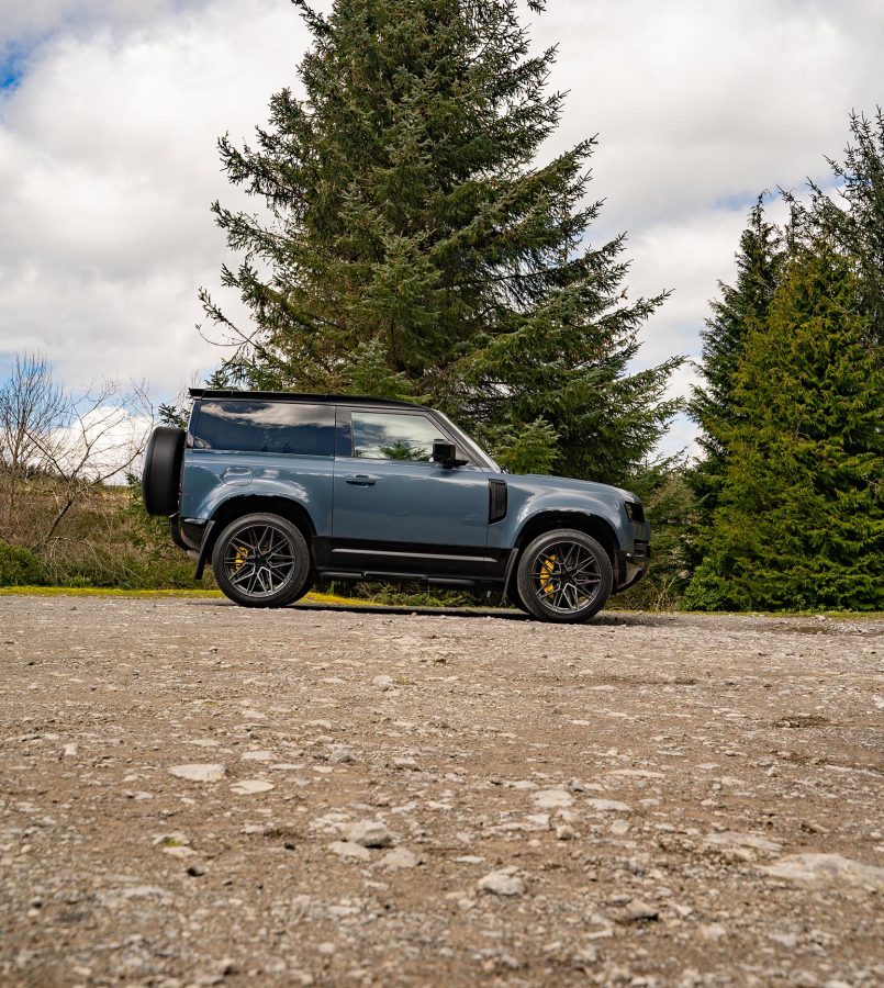 Land Rover Defender 90 Riviera RF10 Black Polished Dark Tint