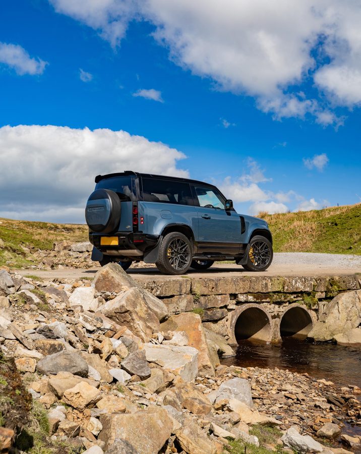 Land Rover Defender 90 Riviera RF10 Black Polished Dark Tint
