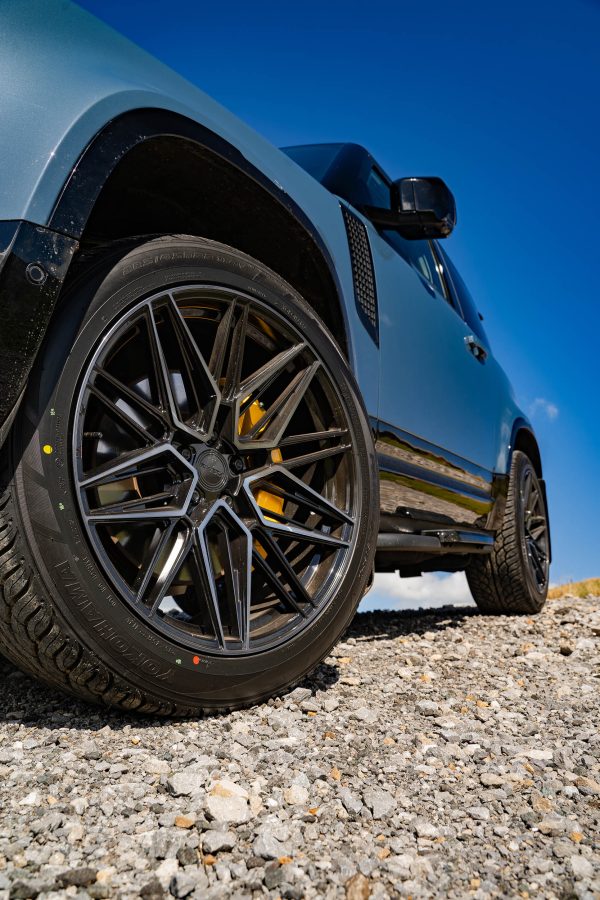 Land Rover Defender 90 Riviera RF10 Black Polished Dark Tint