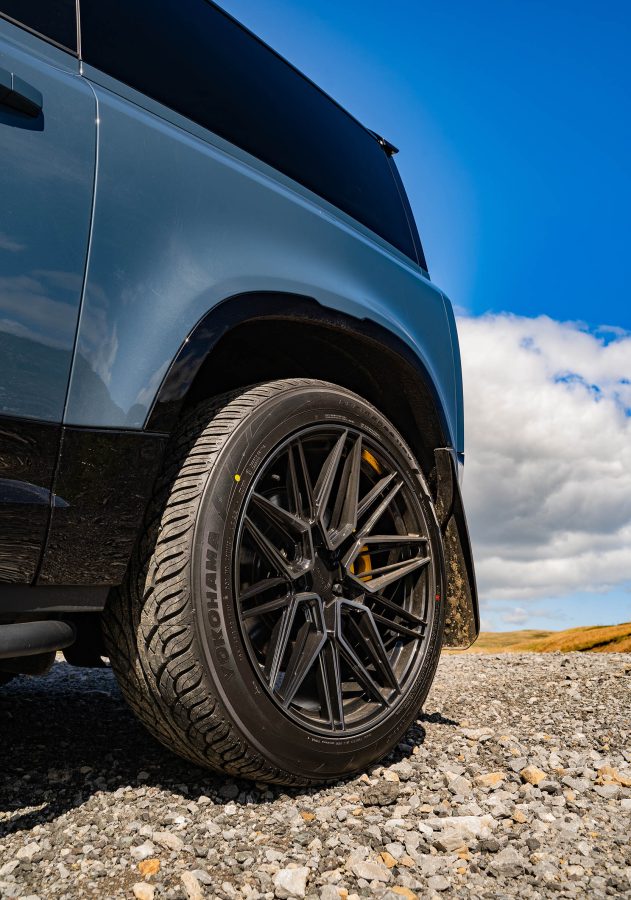 Land Rover Defender 90 Riviera RF10 Black Polished Dark Tint