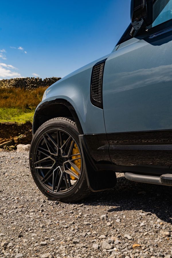 Land Rover Defender 90 Riviera RF10 Black Polished Dark Tint